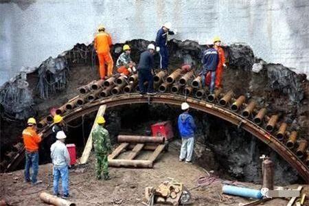 洛龙隧道钢花管支护案例